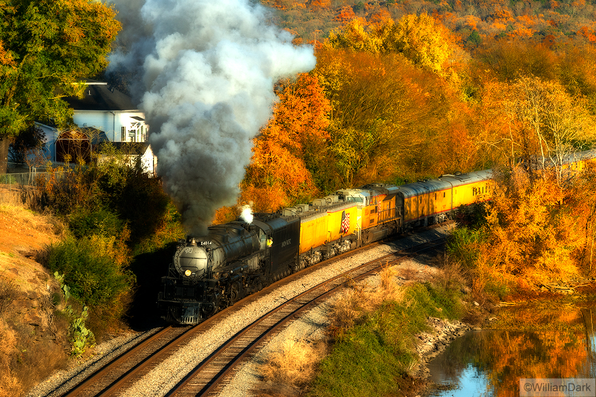 Late afternoon picture of Big Boy 4014 huffin' and puffin' its way across Arkansas...